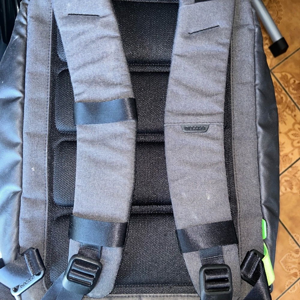 Incase designs backpack - Picture 4 of 4